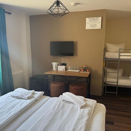 Hotel Capitol Zentrum - 24H - Friedrichshafen Bagian luar foto
