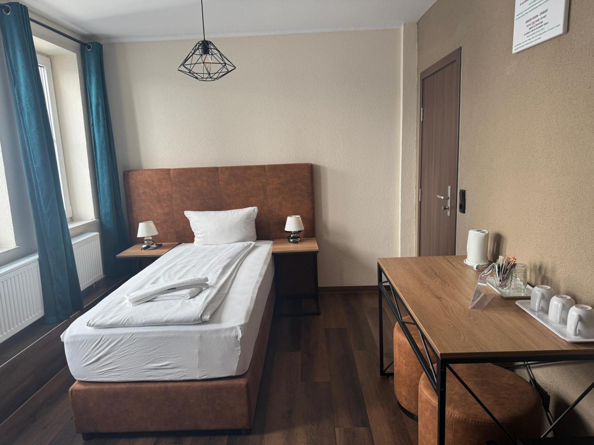 Hotel Capitol Zentrum - 24H - Friedrichshafen Bagian luar foto