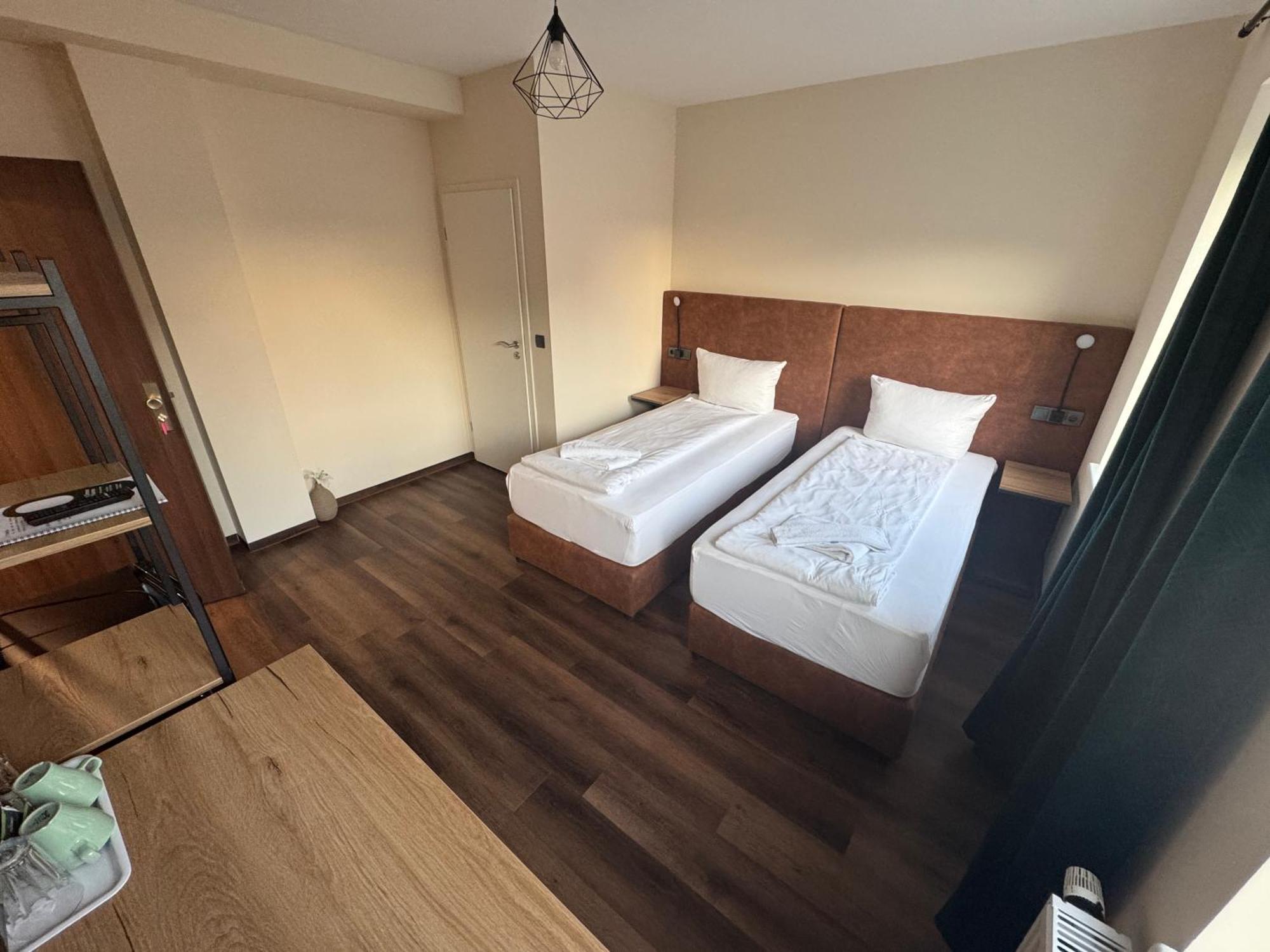 Hotel Capitol Zentrum - 24H - Friedrichshafen Bagian luar foto
