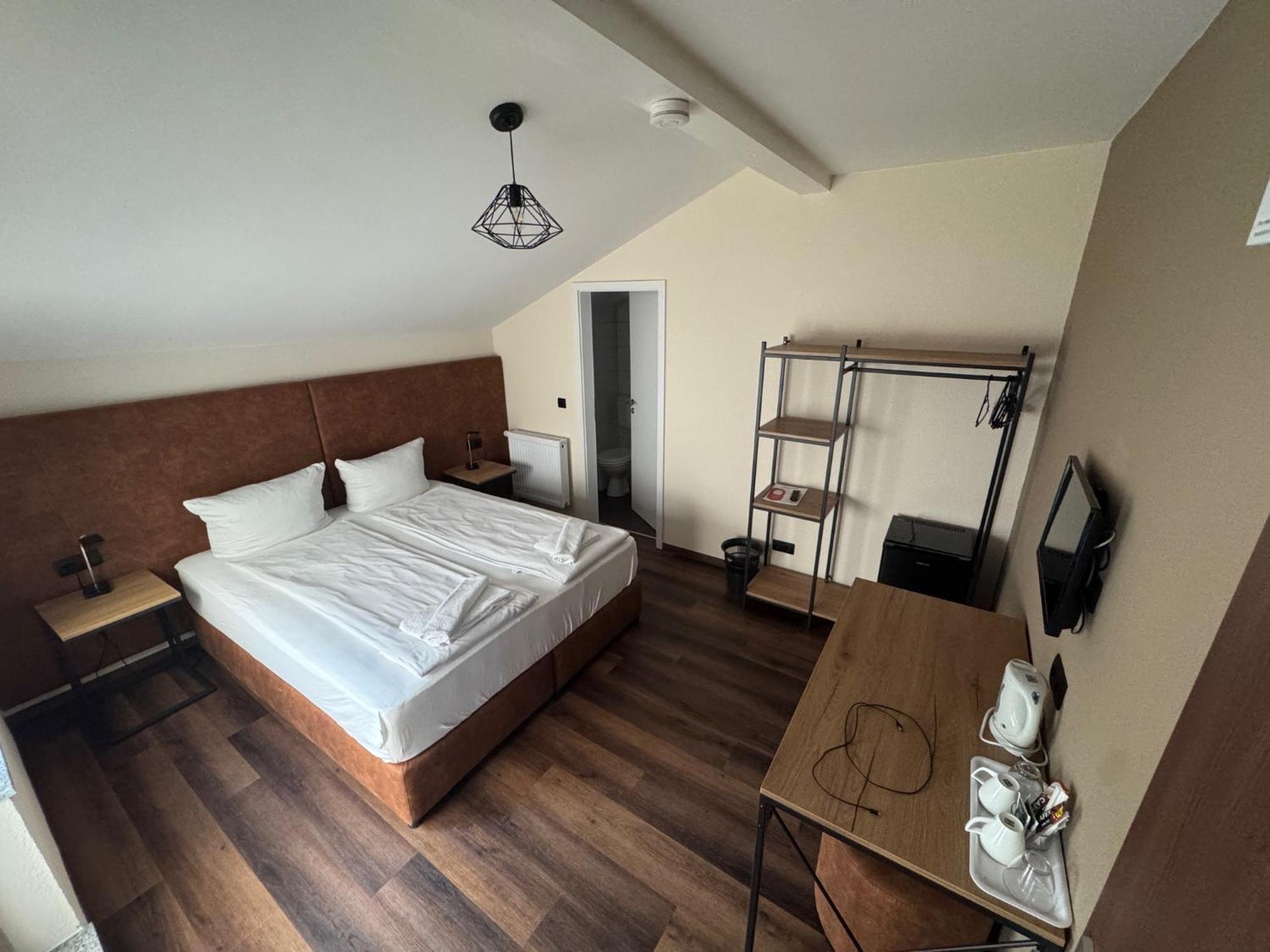 Hotel Capitol Zentrum - 24H - Friedrichshafen Bagian luar foto