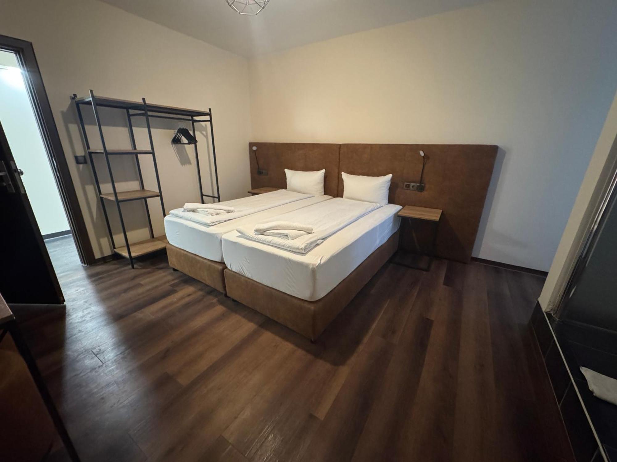 Hotel Capitol Zentrum - 24H - Friedrichshafen Bagian luar foto