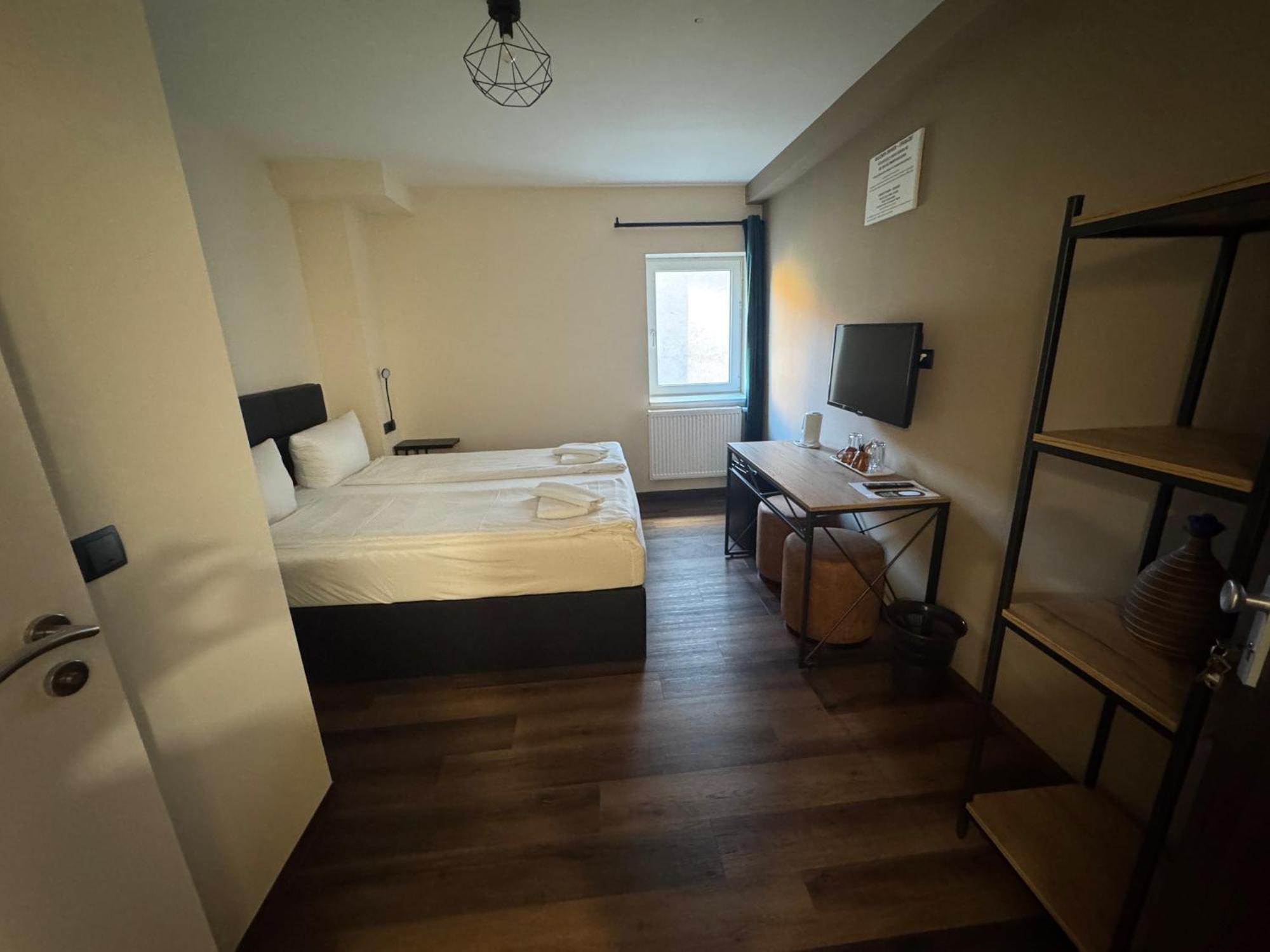 Hotel Capitol Zentrum - 24H - Friedrichshafen Bagian luar foto
