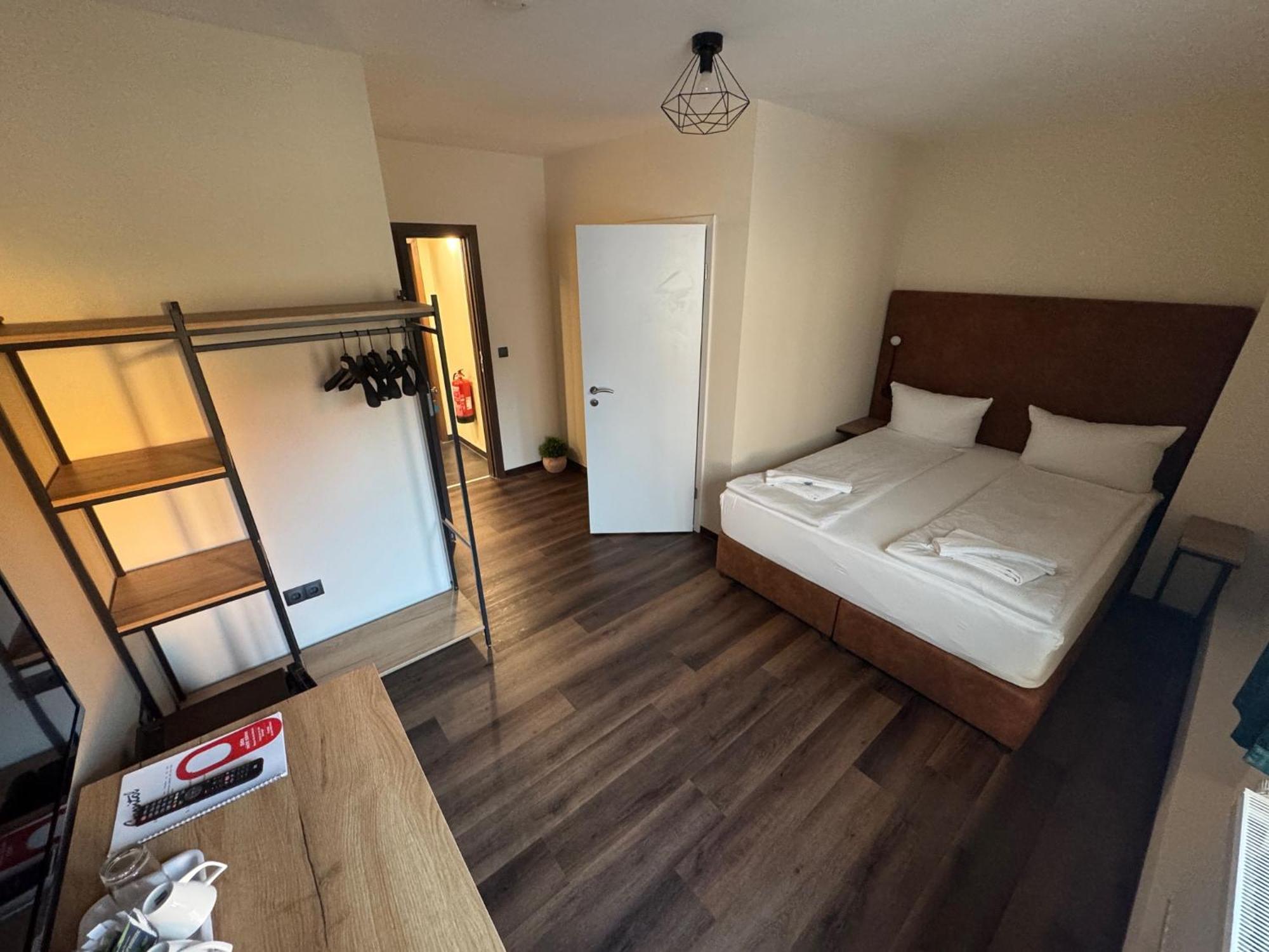 Hotel Capitol Zentrum - 24H - Friedrichshafen Bagian luar foto