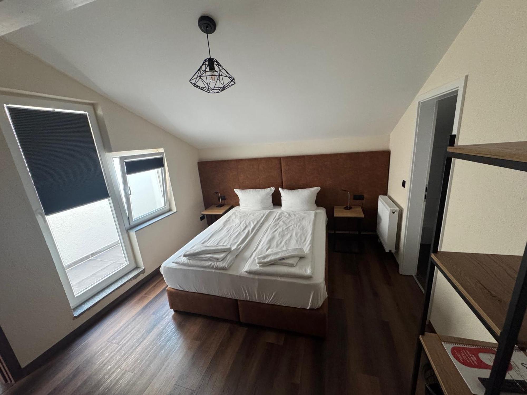 Hotel Capitol Zentrum - 24H - Friedrichshafen Bagian luar foto